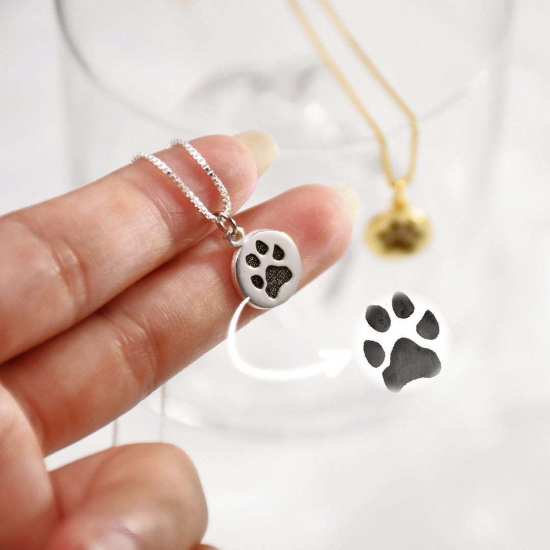 Personligt pawprint halsband