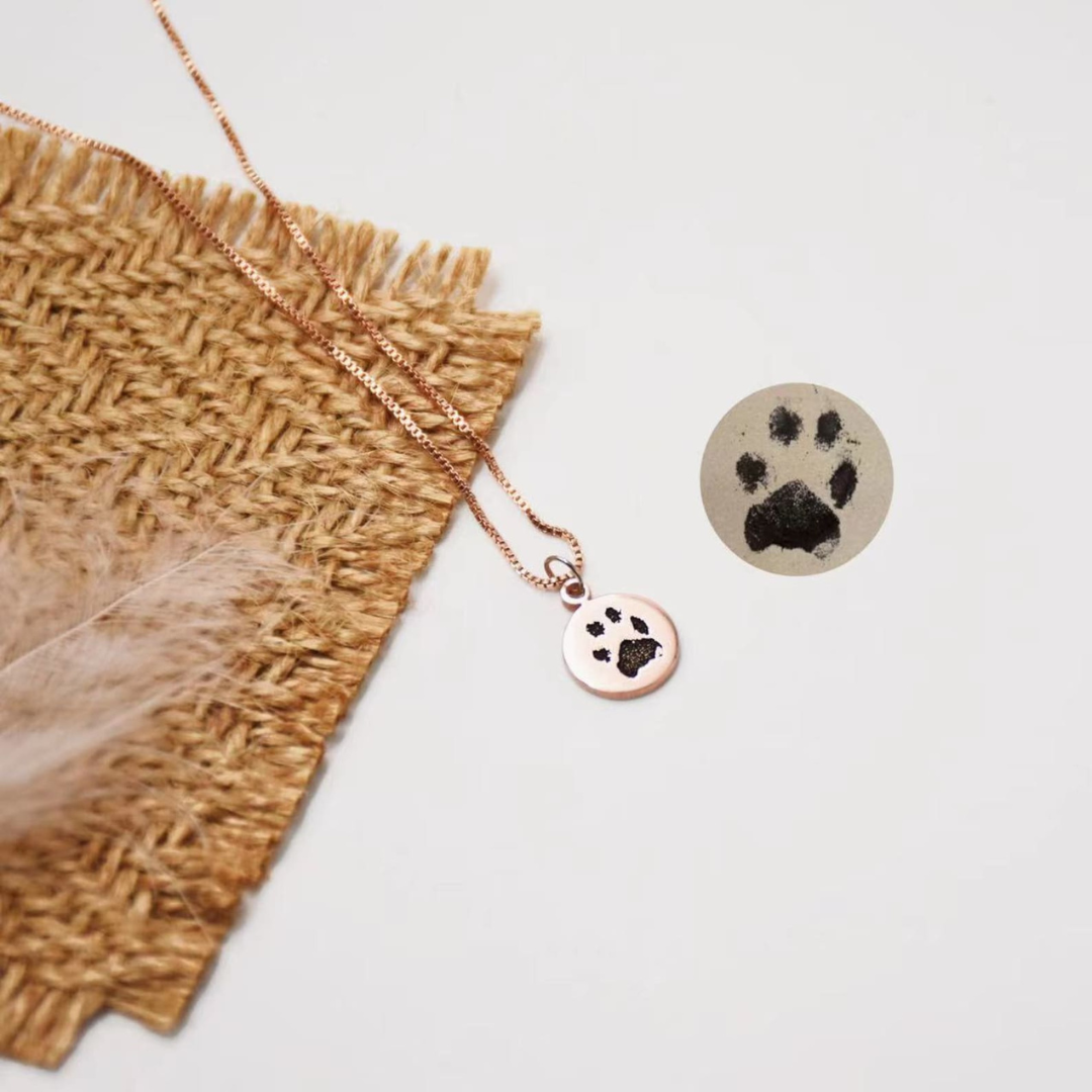 Personligt pawprint halsband